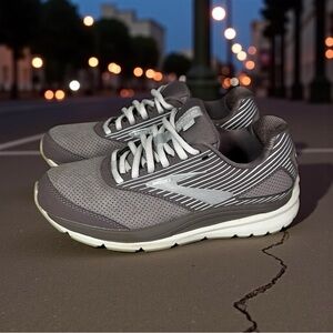 Brooks Addiction Walker Shoes Low Top Mesh Cushioned Sneakers women’s 7.5B